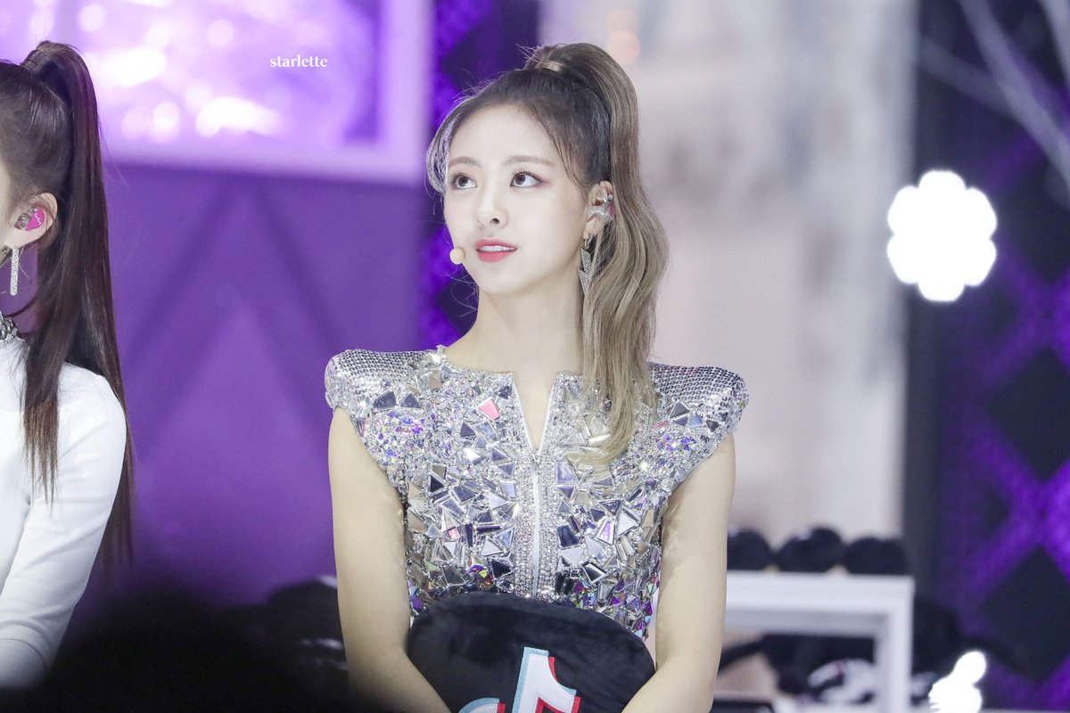 starlette_yn's tweet photo. 200104 GDA  
#YUNA #유나 #ITZY #있지 https://t.co/qqs8HTx9TH