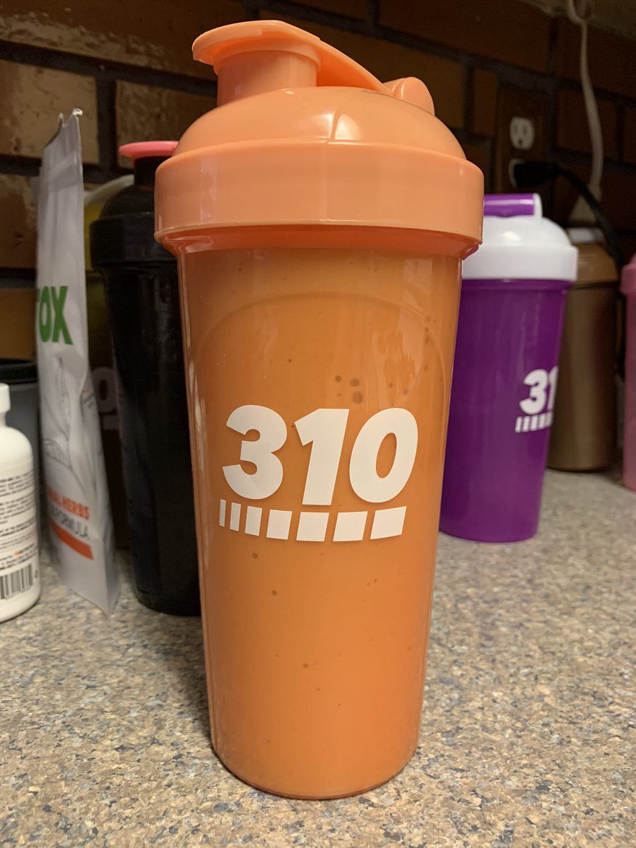 TwLadyForYou's tweet photo. 310 shakes are the BEST junk food replacement around #310Lifer #310Strong #310Shakes #310Influencer 🧡🧡 My favorite is salted caramel https://t.co/U9ArfmdEyO