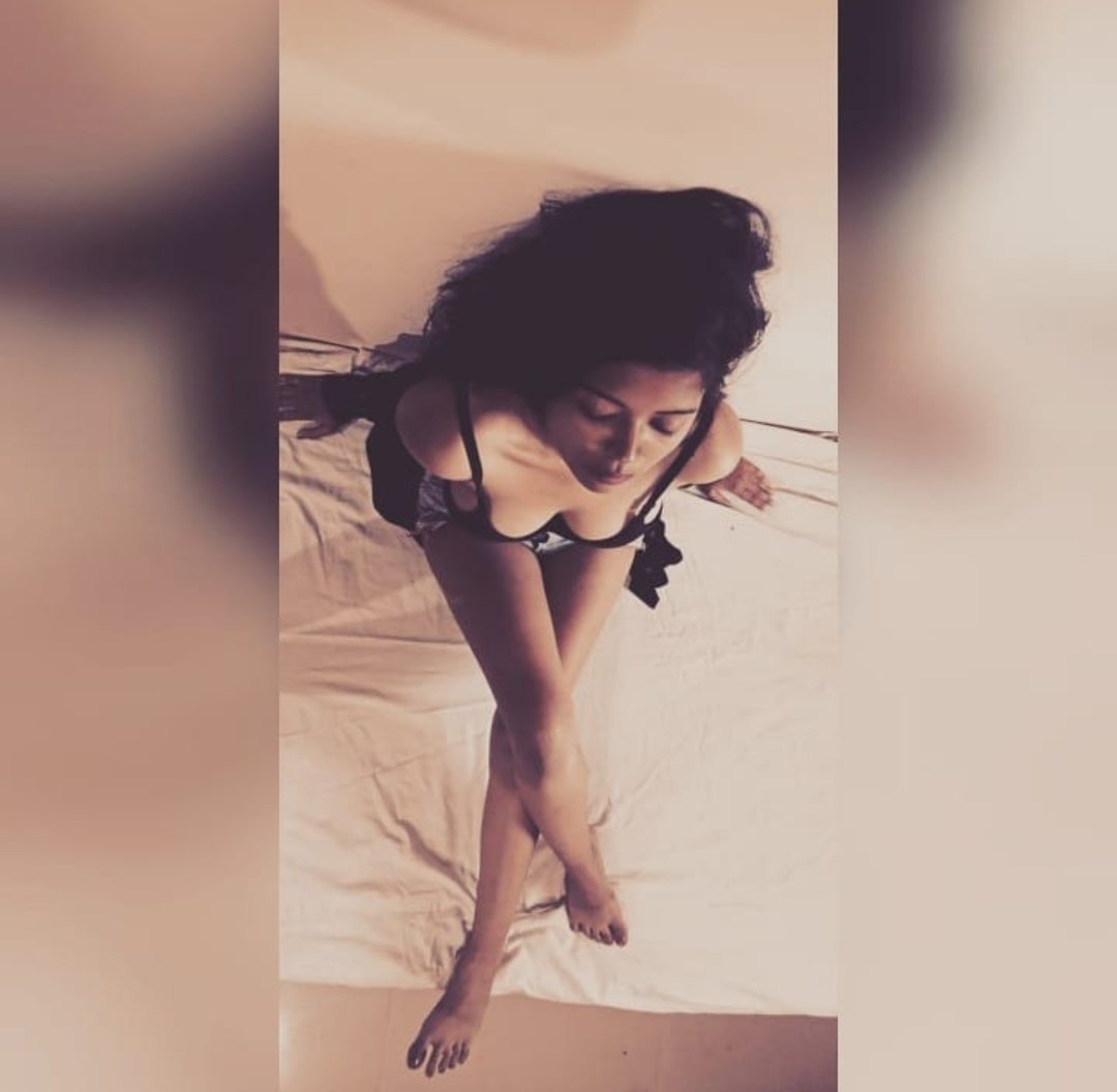dusky_bitch_'s tweet photo. I think guys don't like my curves.... https://t.co/olClc5tyNl