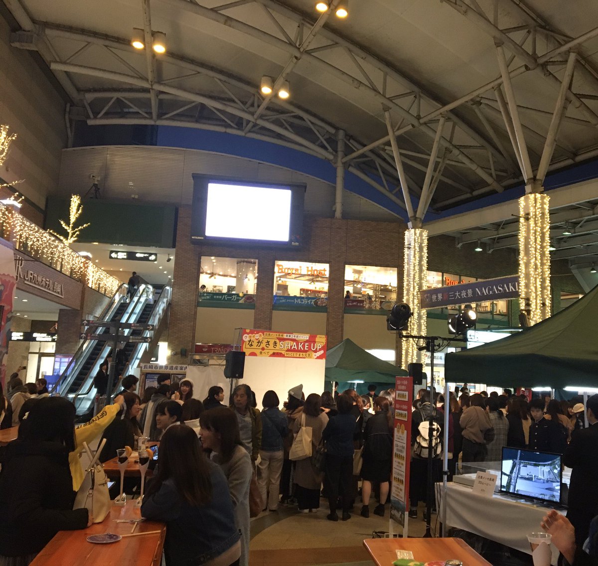 t_mo12yu25_y's tweet photo. 昨日のボーイズパニックの追いツイしながら、KOの諫早、長崎でのライブを思い出してます♪好き過ぎて緊張のあまり物販に並べず、家政婦は見たのような感じで遠くからメンバーを眺めた私(笑)で、その後ネットで購入したCD&DVD!これからも応援してます(≧◡≦)#10jinactor https://t.co/bjs45qZZf3