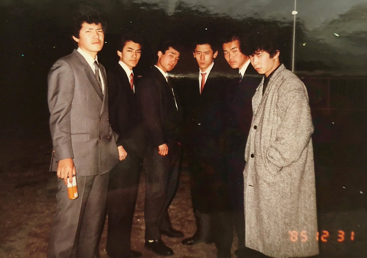 sABM6FU9wjPyA2e's tweet photo. 1985年12月31日 大晦日
せり、マイケル、ひろき、Go！、まこと、たかひろ、
#横須賀 #馬中卒業生 https://t.co/jhF5WDOULu