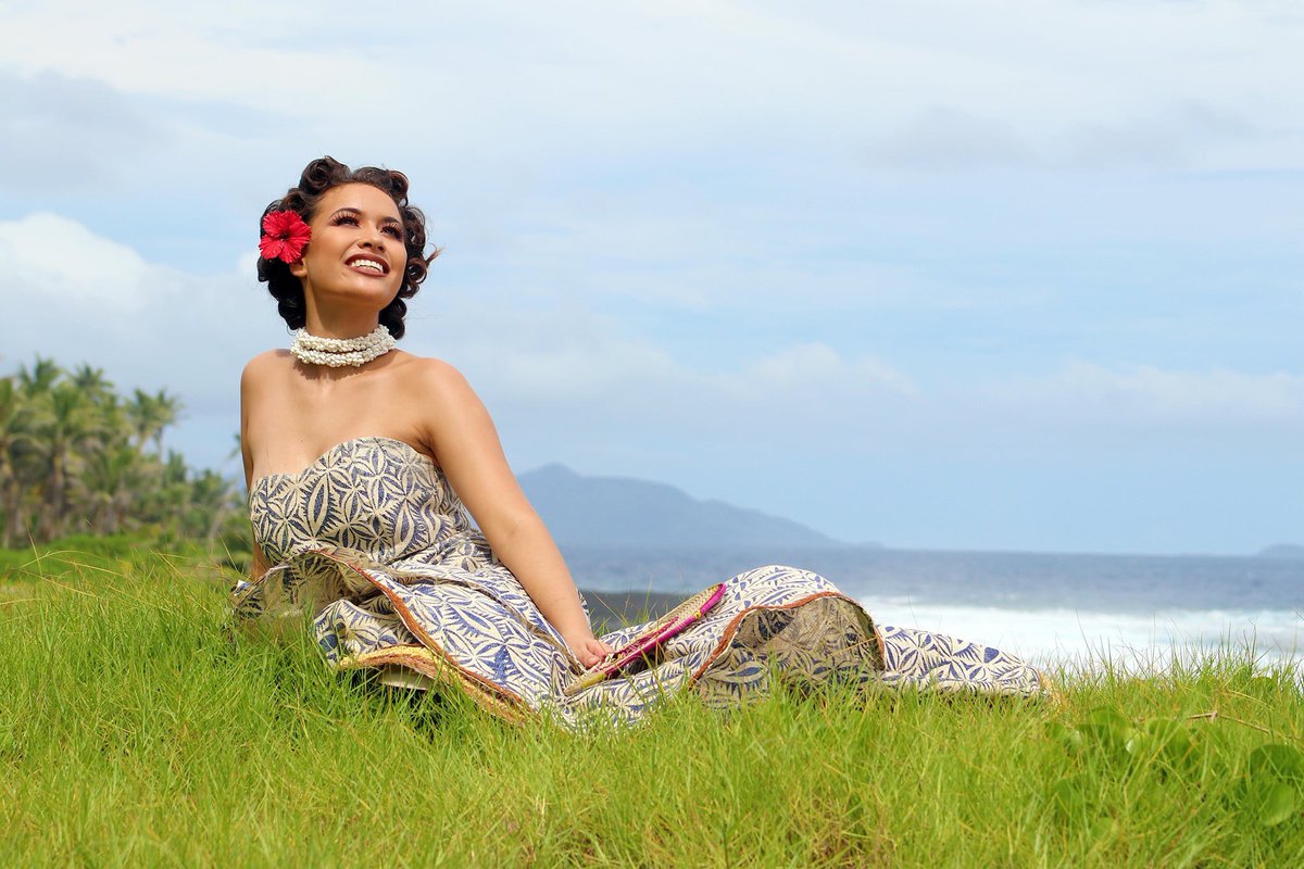 sadiehanalei's tweet photo. My senior portraits are a little extra... https://t.co/9IzZ6wHnXw
