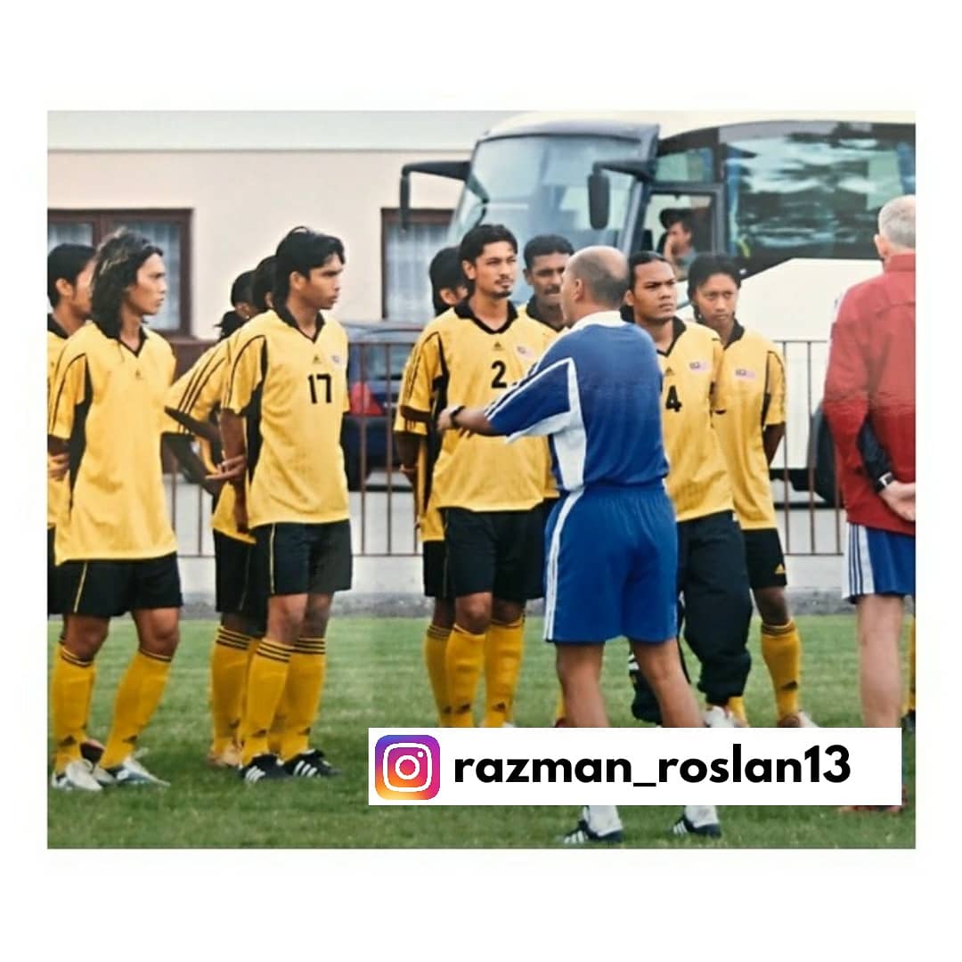 mysemuanyabola's tweet photo. Razman Roslan berkongsi foto-foto ketika beliau bersama skuad kebangsaan ketika berada di Warsaw, Poland pada tahun 2005.

Berapa ramai pemain yang anda boleh namakan dalam foto-foto ini?

#SemuanyaBOLA https://t.co/zRF43ppGrE