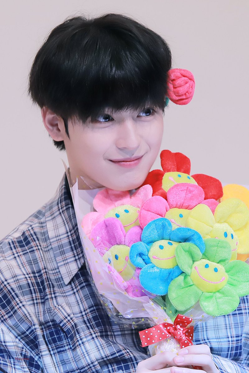 980204kr's tweet photo. 200104 팬미팅
-
💐🌷

#신준섭 #준섭 #배우신준섭 https://t.co/RBKKIgVUdm