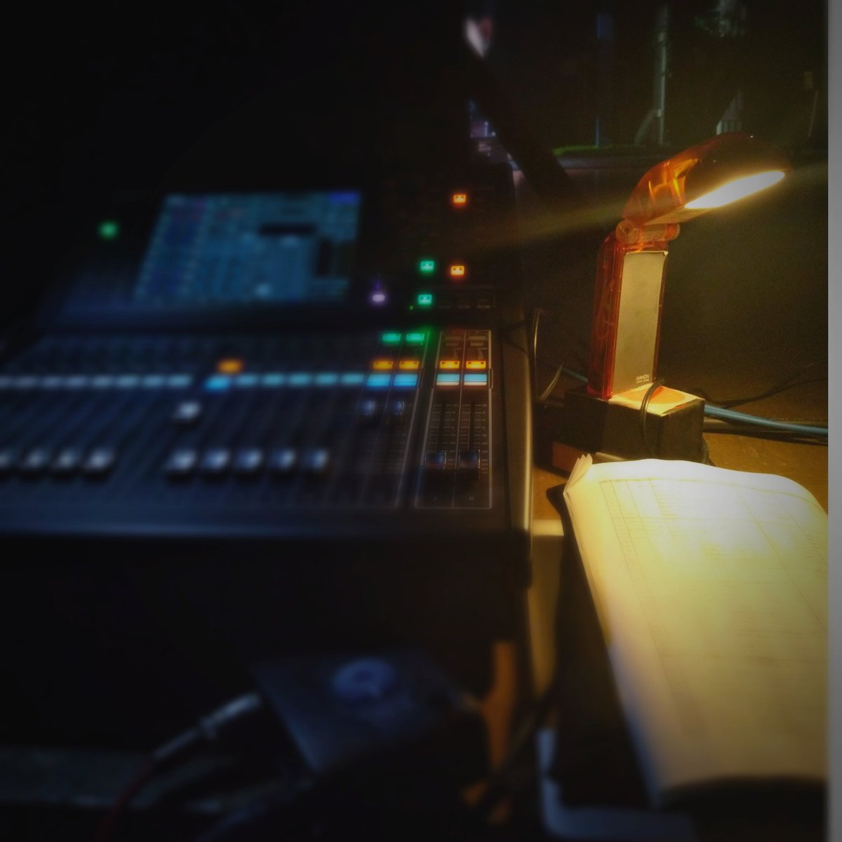 yoyo_magician's tweet photo. 【HOUSE】

ストーリーのあるマジックショー『HOUSE』

ただいま絶賛リハーサル中です〜
OSMAND全力バックアップᕦ(ಠ_ಠ)ᕤ✨

お楽しみに〜(☞ﾟヮﾟ)☞

@taiga365ib
@yukiiwane
@andychoi95
　and more.....

#HOUSE #北沢タウンホール #マジック #OSMAND #magic #下北沢 #オリジナルグッズ販売 https://t.co/QZv9Rn49XB