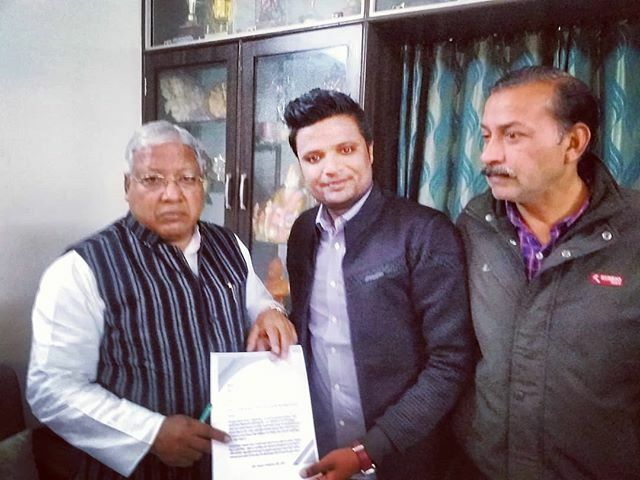 BonfireHostels's tweet photo. Letter of Appreciation 💥
Today 05/01/20 @projectswachhta @ayush_mittal1993 was awarded a letter of appreciation and acceptance of the innovative approach towards Green India 🇮🇳 by the honorable Member of Parliament Shri @mp_rajendra_agarwal  at his o… https://t.co/9dmvS8RnVb https://t.co/BooIxEgcdO