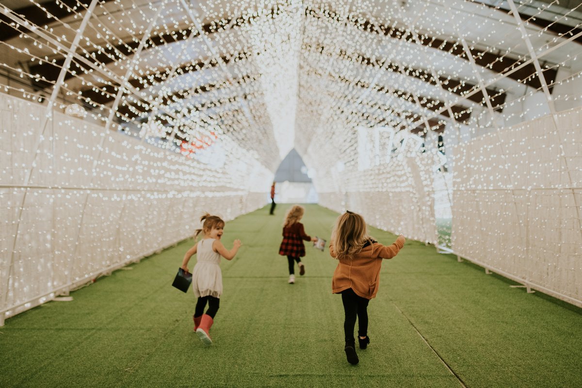 glow_vancouver's tweet photo. Glowing, glowing, gone🌟
⁣
It's time to say farewell from all of us at Glow! We've loved glowing with you all season long. What was your favourite part?⁣
⁣
Don't forget to share your photos and tag us with #GlowVancouver and #ShareTheGlow so we can see all your holiday magic💕 https://t.co/cdfnVh4xKY