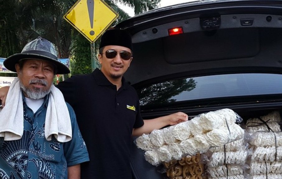 Yusuf_Mansur's tweet photo. Belajar Ngehargain Orang https://t.co/A3IprjcIRB https://t.co/15EUWzr9gG
