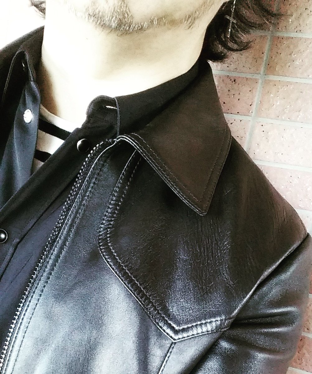 Mitsuya_Junichi's tweet photo. 2020年、心機一転、バッサリ髪を切ったはよいが、寒すぎる😵😵😵
まあスッキリしたから良いか。

#CELINE #celinebyhedislimane
#hedislimane #19FW #19SS #saintlaurent #saintlaurentparis #セリーヌ #セリーヌバイエディスリマン #エディスリマン #サンローラン https://t.co/gx6h5xX6Ay