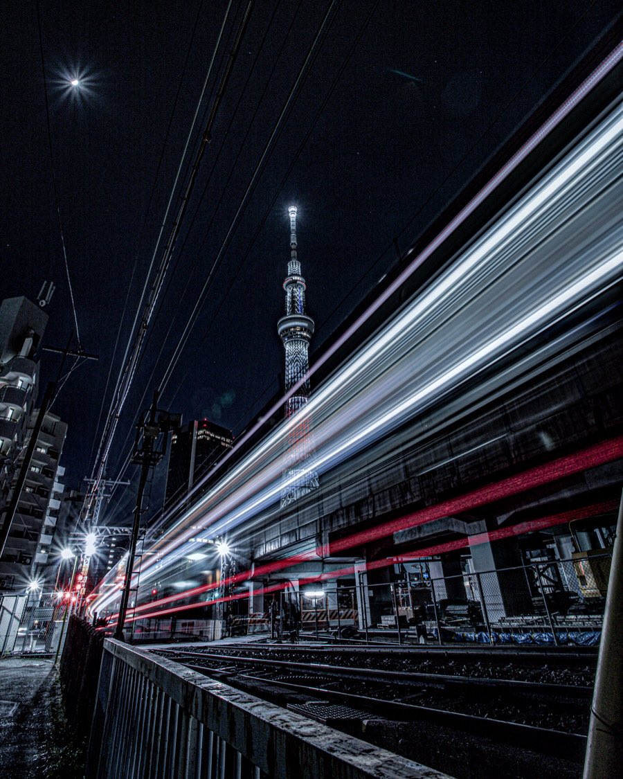 今年初のスカイツリー

#スカイツリー 
#レーザー 
#夜景 
#ファインダーの越しの私の世界 
#カメラ好きな人と繋がりたい 
#写真好きな人と繋がりたい 
#great_nightshotz 
#japan_nightview 
#tokyocameraclub 
#canonphotography