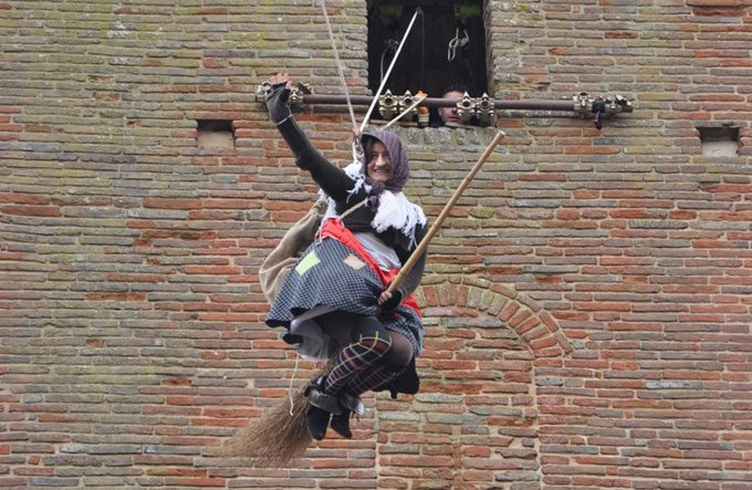 ItalyMagazine's tweet photo. While in most other parts of the world, Christmas and New Year holidays have now come to an end, Italians are still celebrating on January 6. Kids wait happily for the arrival of #Befana who visits on January 5, also known as the Epiphany Eve https://t.co/XjXsHFc2Ne https://t.co/WZTGKCFg3D