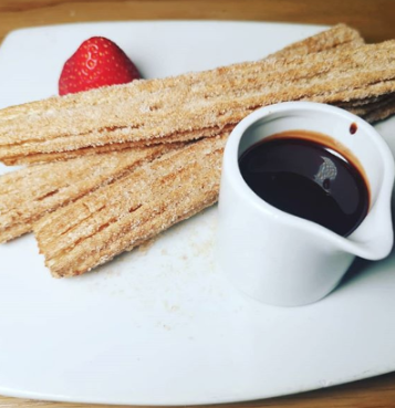 After a little something sweet this Sunday?

Our chocolatey churros are always a good idea...

@lovepopupslondon

#LasBanderas #LondonTapas