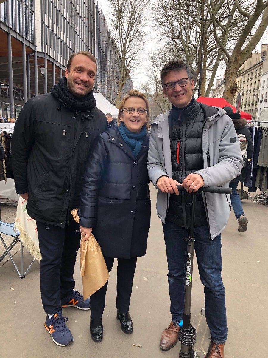 FBerthout's tweet photo. Vide grenier rue des Fossés St Bernard organisé comme chaque mois par #Concept5 #paris5 https://t.co/AJ0mWGC4NR