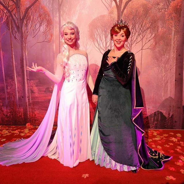 ForoNeverland's tweet photo. Nos manda jdurar esta foto desde el evento de reyes en @disneylandparis 
#disney #frozen2 #reyesmagos #dlp #disneylandparis #newportbayclub #navidad #christmas #elsayanna #hermanisimas #disneyinfluencer #influencer #disneyblogger #disneyoutfit #outfit #f… https://t.co/wRW1eHUTOM https://t.co/hGzZYPfeZ5