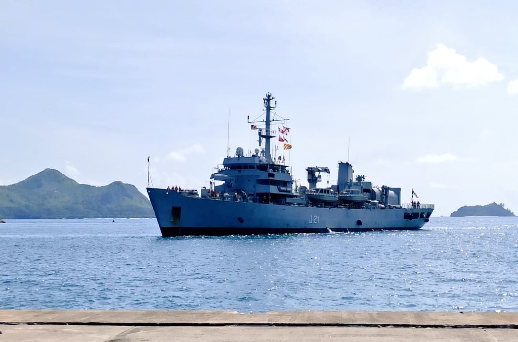 mantralayatimes's tweet photo. RT indiannavy: #INSDarshak #Hydrographic ship is in #PortVictoria #Seychelles to carry out #Hydrographic Survey off #LaDigue & #Praslin islands.
Organized by the hci_seychelles along with #IndianNavy under a MoU in the field of Hydrographic #Cooperatio… https://t.co/QXPXdMyE81
