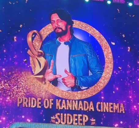 KicchaSudeep's tweet photo. Attendeding an event to receive an award after years was a weird feeling. Felt happy too.
Wired cz I'm used to life wthout awards n here iam altering my decisions for a friend of mine.
Felt happy cz my presence made a few very happy.
Thank u @ZeeKannada @vishvamukhi
For th honour https://t.co/vzSE7McGRp
