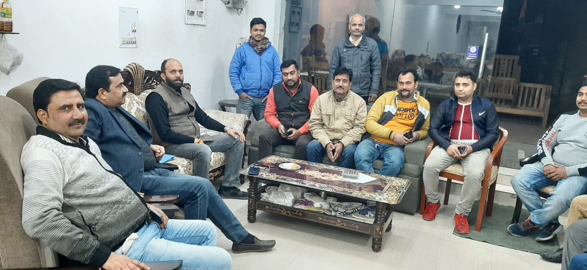 Ajay_Singh0454's tweet photo. श्री आनंद मोहन जी के सम्मान में 5 जनवरी को महाधरना की तैयारियों के लिए मिटिंग करते हुए प्रदेश अध्यक्ष श्री अजय सिंह ।
#AkhandRajputanaSevaSangh
#FriendsOfAnand
#JusticeOfAnand #Delhi #JantarMantar #अखंडराजपूतानासेवासंघ #दिल्ली #जंतरमंतर https://t.co/Ii1xvMOaIP