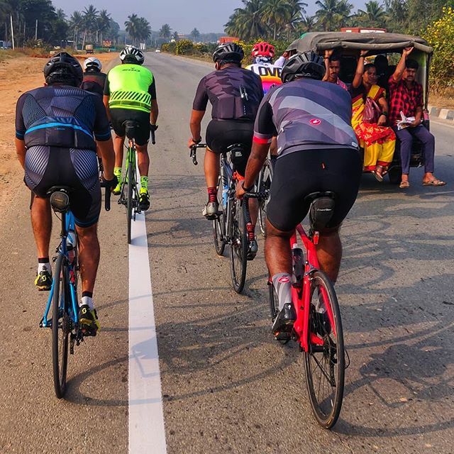 bikeyvenky's tweet photo. Just two ways of hanging on in one pic! 😉
.
#SundayRides #SpectrumRacing #bvcoaching #strongerfaster #Chapter2Bikes #Chapter2India #theroadslesstravelled #biking #cycling #athlete #racing #endurance #bike #fitness #instaride #cyclingpics #cyclingpho… https://t.co/l9y14Y7R7P https://t.co/JKi2cod46C