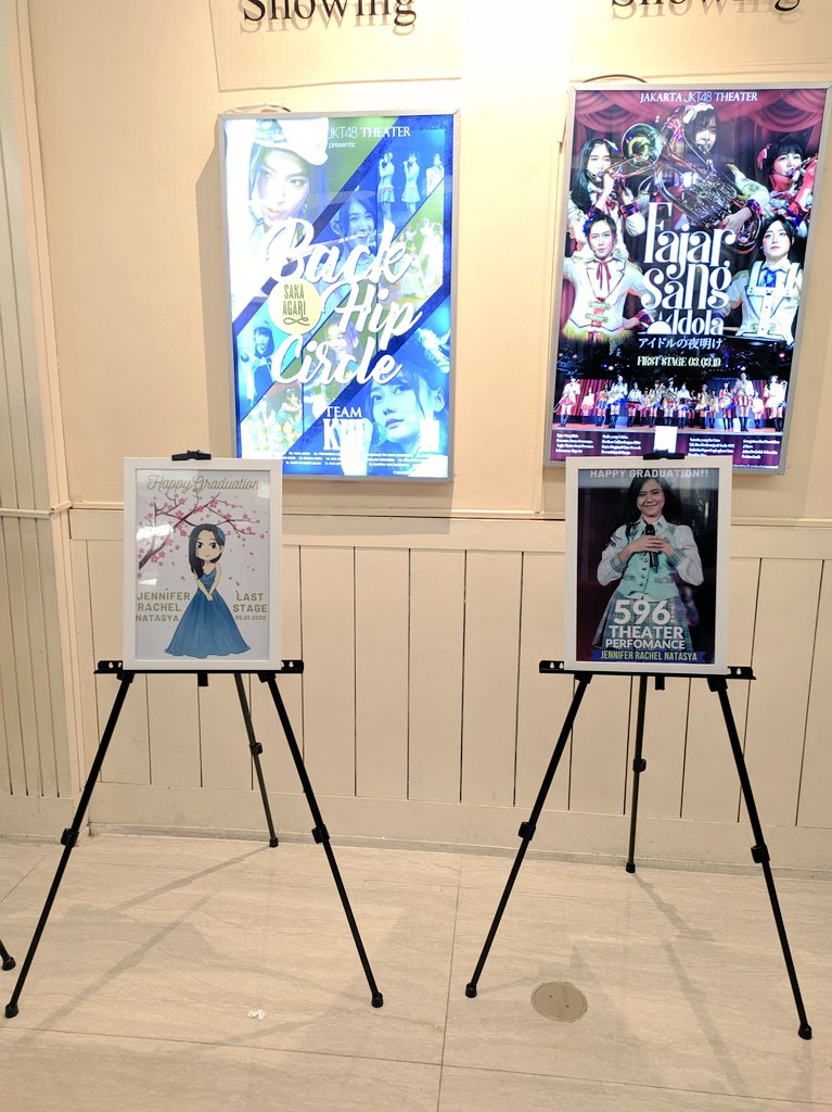 little_nandya's tweet photo. Ada di depan theater.
Yang kalau senyum matanya hilang.
Yang punya senyum banyak rasa.
#SolsticeRachel
#7YearsWithRachel
#RchbrgRchl https://t.co/cdaMRADsr7