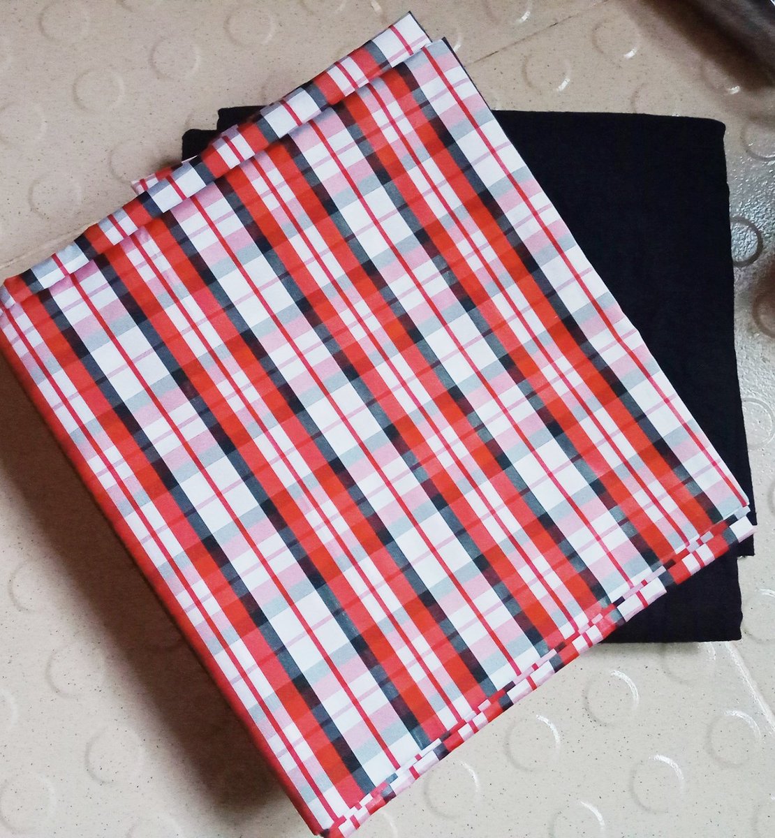 OcubeFabrics's tweet image. Happy first Sunday buy kinds of English plain and pattern materials in wholesale and retail all at an affordable price.. Help like and retweet the post.. My customers are waiting on  your list, #fabrics #PlainAndPattern #OcubeFabrics