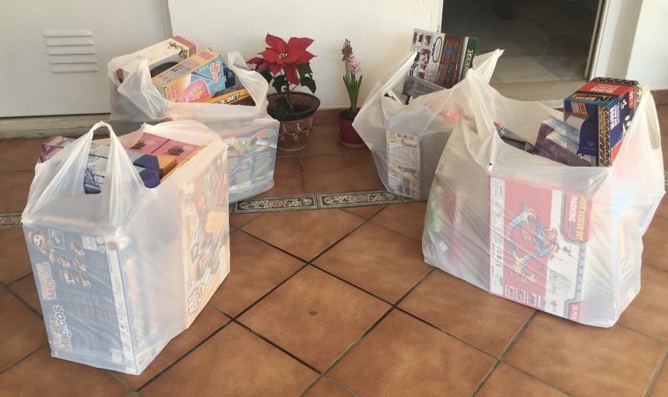 PorterosSara's tweet photo. Gracias a todos por vuestra generosidad. Hemos podido ayudar a los Reyes Magos 👑 dejándole los juguetes 🧸 en Protección Civil Gibraleón y Cáritas Huelva para que lleguen a todos los hogares 🏡 y niñ@s 🧒��🦰. Nuestra presidenta @sara1serrat , hizo entrega de los juguetes👏🏽 https://t.co/YQvLt6FTFS