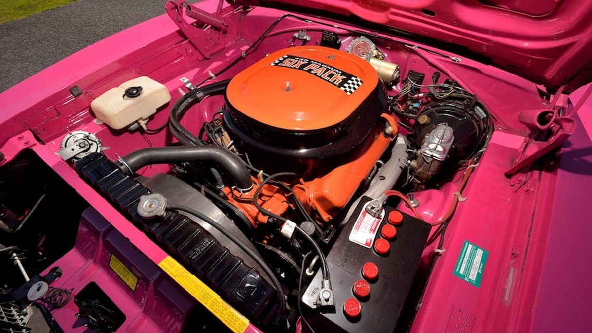 AutomovilMex's tweet photo. Este #Dodge #ChargerRT '70 será subastado por #Mecum en Florida. Su color original #PantherPinklo hace un coche sumamente raro (solo 2 R/Ts '70 existen en ese color), y además porta el motor #440SixPack, Su estimación supera los usd $250,000. #ClásicosAP
@DodgeMX @MoparMexico https://t.co/ysjMm1TpMD
