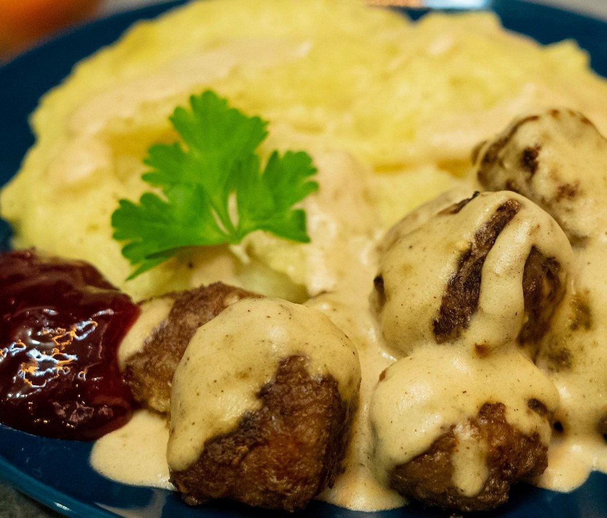 ByOcena's tweet photo. KOTTBULLAR (video)
[EN] Swedish meetballs
[FR] Boulettes de viande suédoises 

https://t.co/KJS8bIxwQ6

#cuisine #recette #recettefacile #faitmaison #homecooking #meetballs #recipe #glutenfree #beef #foodies #foodlover #gourmandise #gourmet #easycooking #viande #food #twitterfood https://t.co/Rpmcj3ZJgp