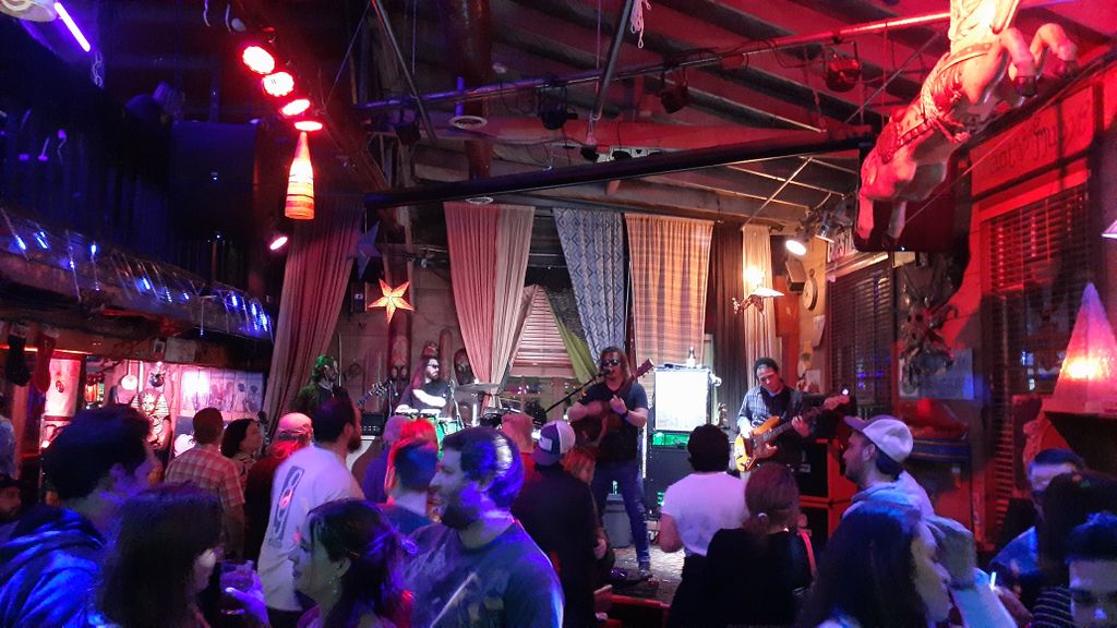 rulingnotemusic's tweet photo. Working a late night set for Island of Black and White at Pow err rhouse Pub in Folsom tonight! #powerhousepub #islandofblackandwhite #livesound #audioengineer #qsc #x32 #leslie #yesthatsareallesliecabinet https://t.co/xSTaAmB6up