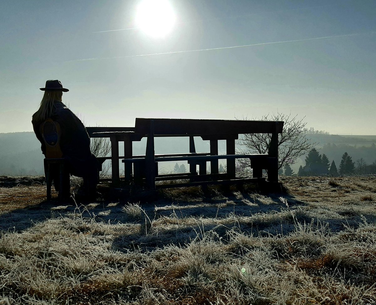 Zpravyzmesta's tweet image. Mrazivé ráno s Hlídačem stád na Hovězáku. 
#mimoplzen #plzen #radnice #prochazka #novorocniprochazka #2020 #jecozazit #plzenskykraj #Berounka #trip #turisturaj #typnavylet