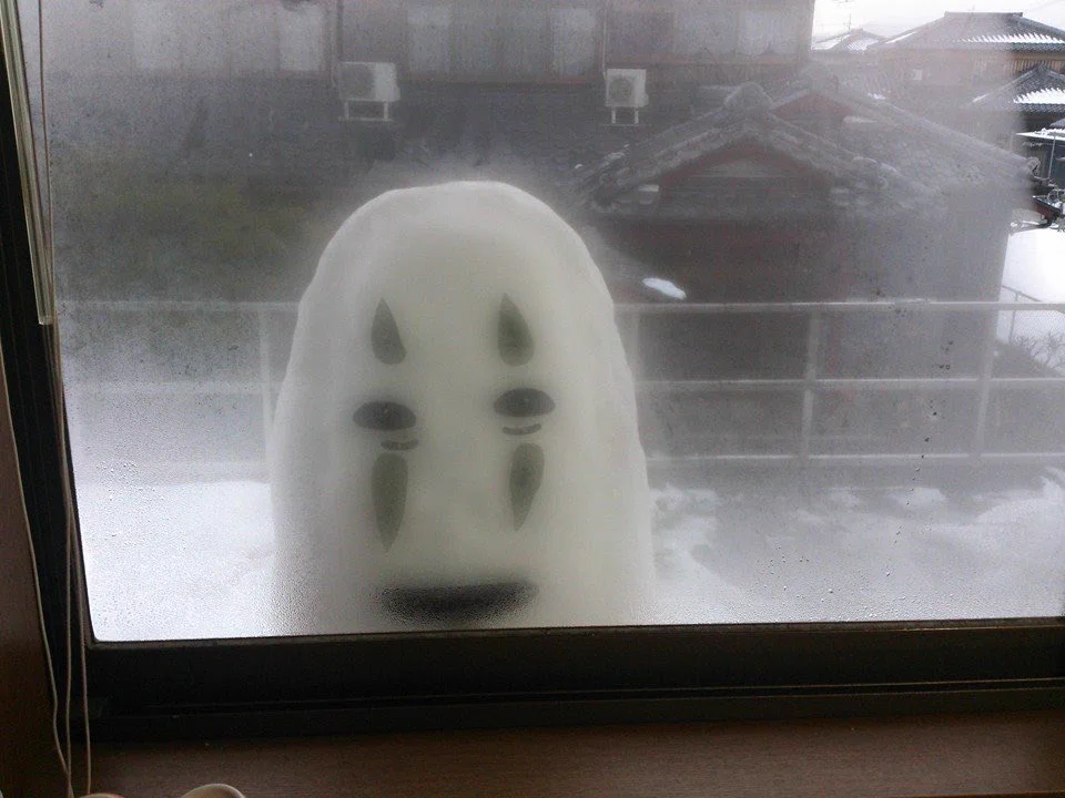 「朝起きたら窓から何か覗いている…⁉」衝撃の画像がこちらｗｗｗ