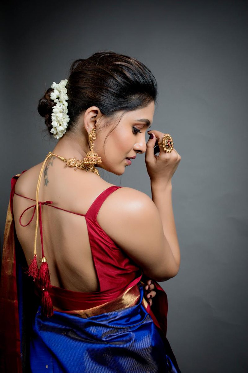 cinefame_com's tweet photo. #vanibhojan latest trending pics. ❤💛❤
 Visit: https://t.co/5l4FaU4v2k for more cine news. 
Follow: @cinefame_com 👍

@vanibhojanoffl @cinefame_com #ZeeCineAwards #ZeeCineAwardsTamil2020 #ZeeTamil #cinema #TamilNadu #tamilcinema #Tamilfilm #Cinefame https://t.co/nbg4E0tcqL