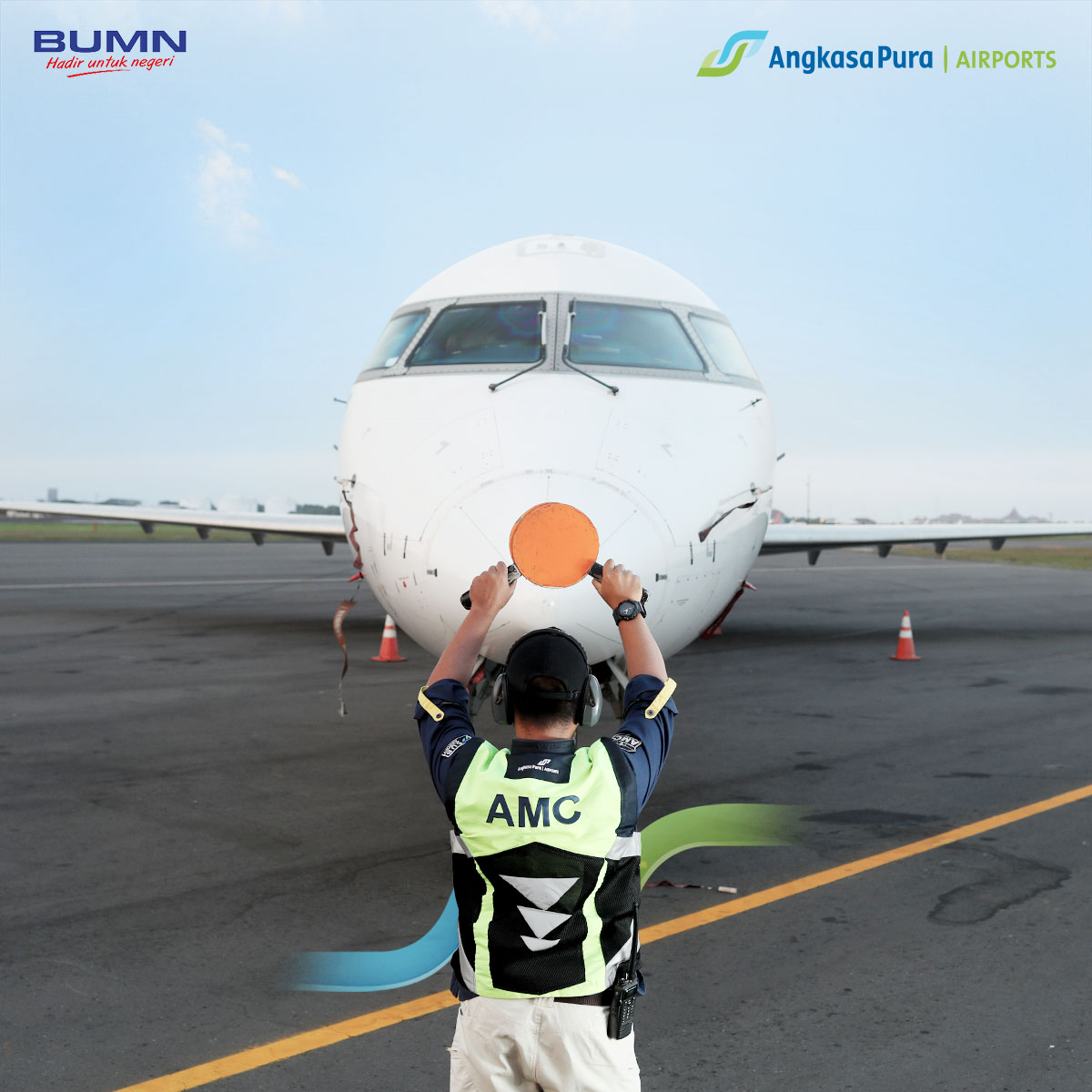 Angkasa Pura Airports On Twitter Ada Yang Tau Nggak Apa Arti Kode Yang Diberikan Oleh Petugas Marshaller Ini Angkasapura1 Ap1gobeyond