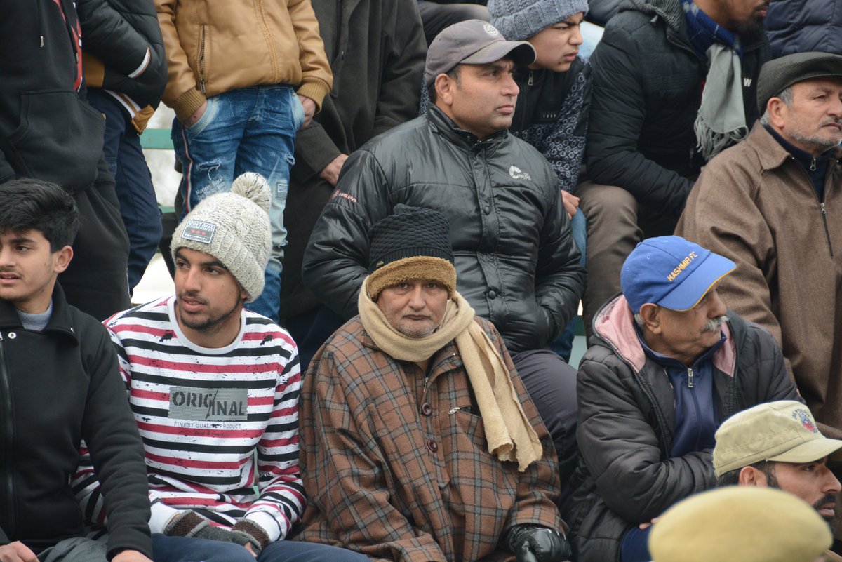 IndianFootball's tweet photo. 11,521 - The official attendance for #RKFCMB 😍🙌

Take a bow, Srinagar! 👏👏

#HeroILeague 🏆 #IndianFootball ⚽ #LeagueForAll 🤝 https://t.co/eMc4KcfR22