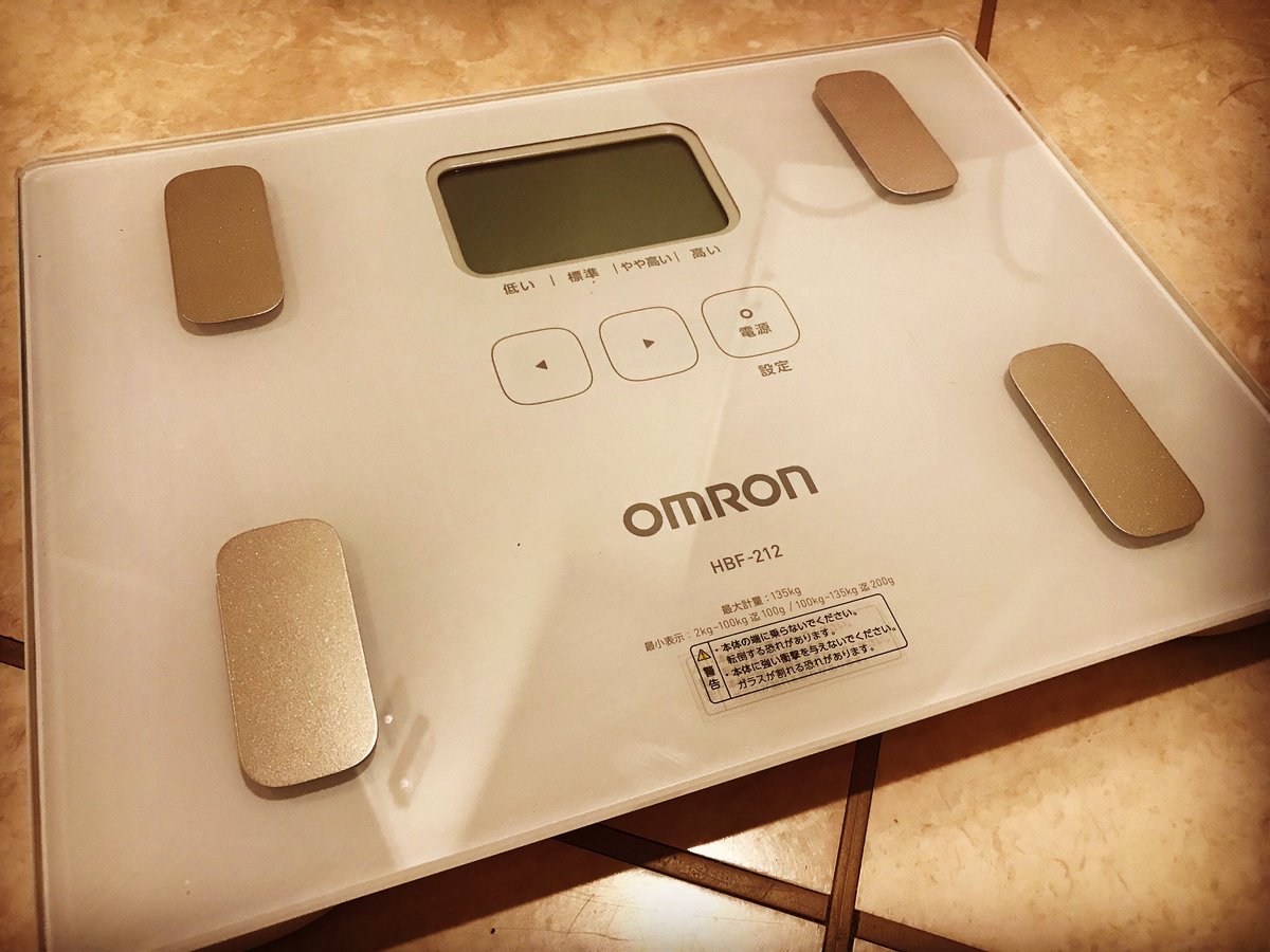 guitars1971's tweet photo. OMRON HBF-212
体重計も大事なマラソングッズです。
コストコで約2,000円、体重、体脂肪率、内臓脂肪レベル、BMIの測定ができます。
#omron #hbf212 #オムロン #体重計 https://t.co/Tzhvgc7V4Q