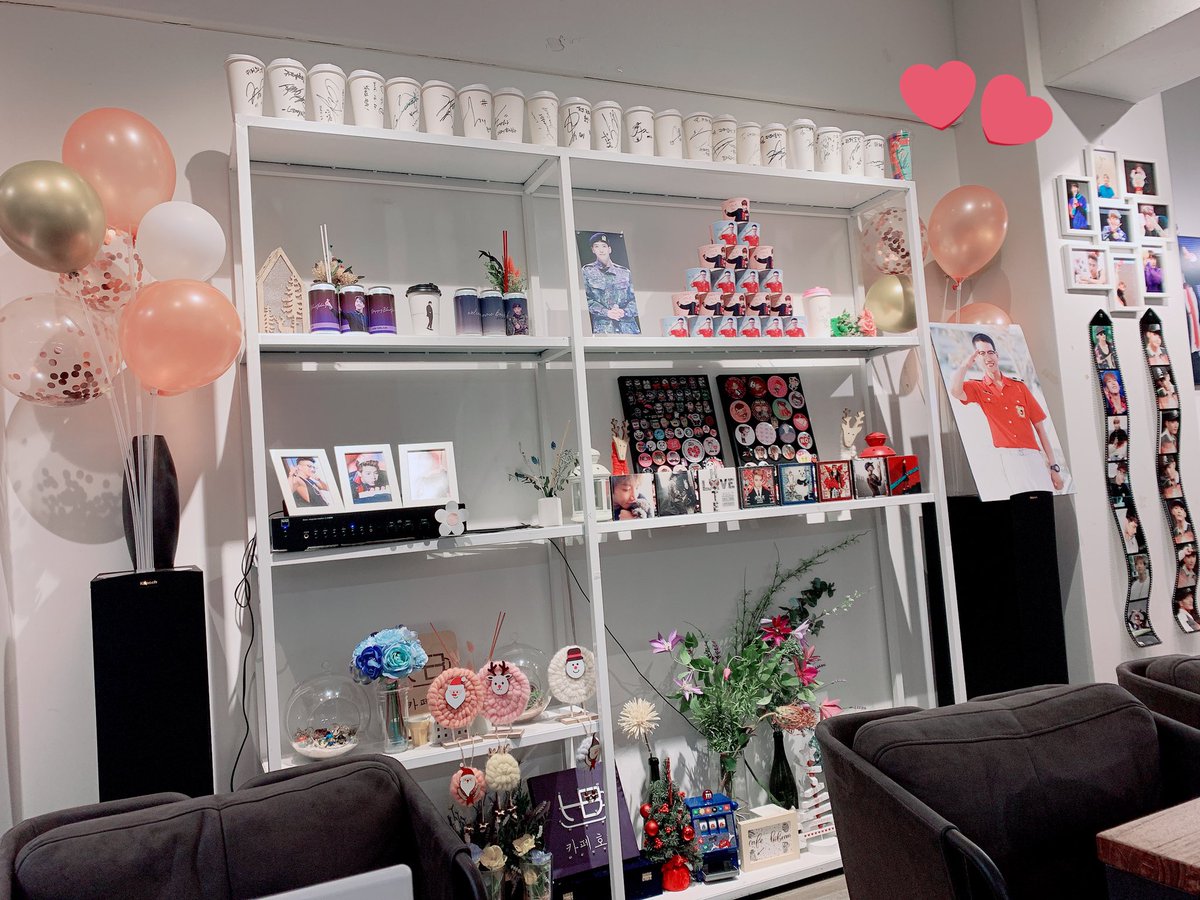 滑り込みセーフで行けた🐼🎀💖
お迎えも12日もタイミング合わず行けないけど…まだまだこれからの活躍に期待！
何年か前のセンイルにお姉ちゃんと一緒にカフェ行ったな~っと思い出す🧚🏻‍♀️Jun.Kだけは特別。頑張って追えるまで追わせていただきます🌹お帰りなさい☺️❤️<a href="/Jun2daKAY/">JUN. K</a>