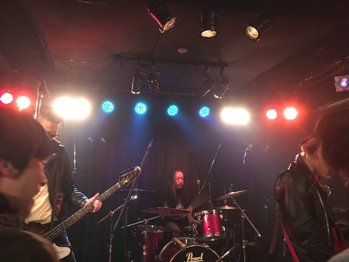 tama46's tweet photo. 2020年ライブ初めは日本酒パンクフェス②
だいすきサンダートマホーク
#サンダートマホーク #サントマ #thundertomahawk https://t.co/V9MnkOOWBK