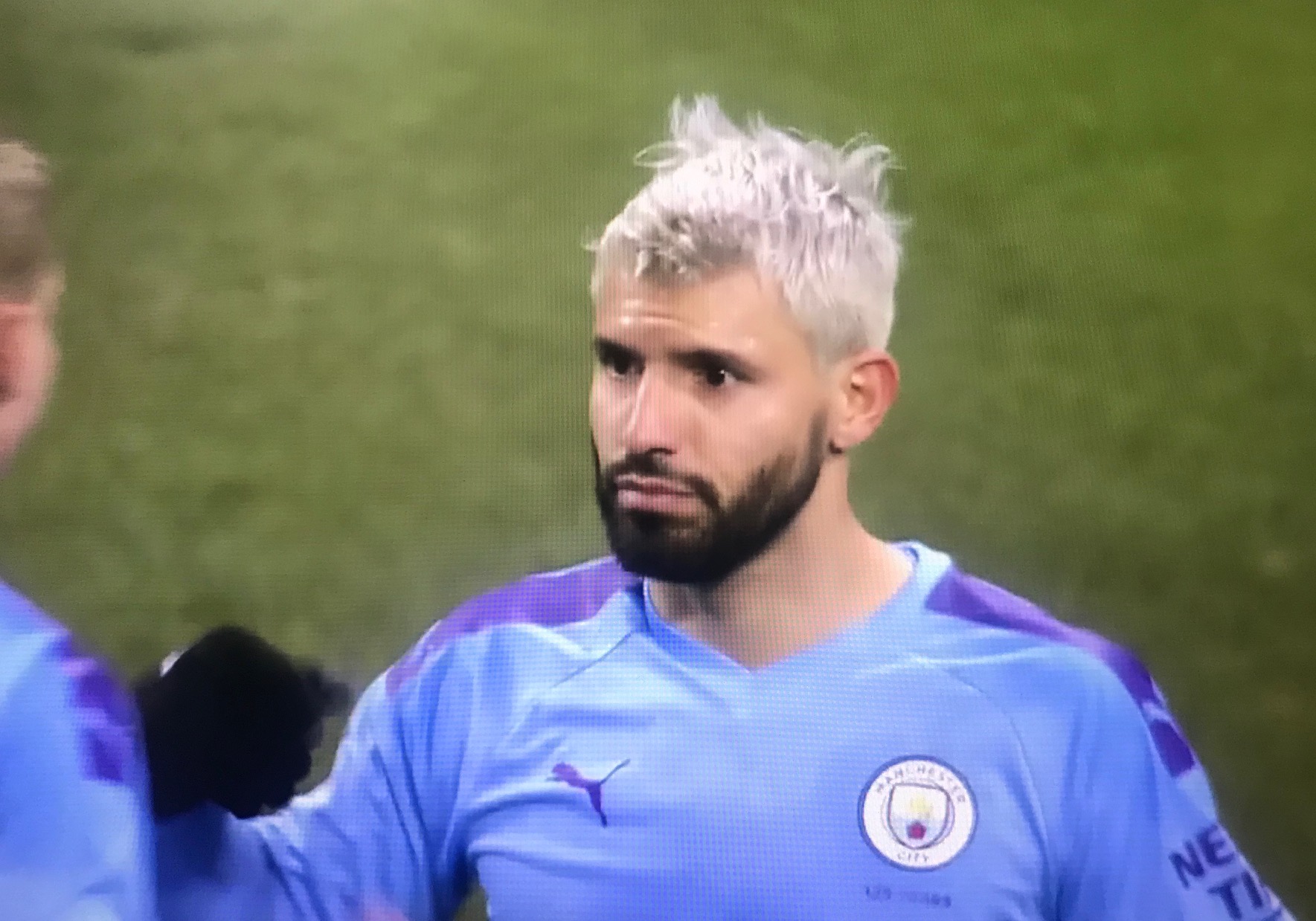 تويتر 2丁目のママ على تويتر 試合見た 2点目 フォーデンのアシストめちゃくちゃカッコ良かったな ただ点を決めた今日の アグエロの髪型が気になって気になって T Co Ghzgkumxkn