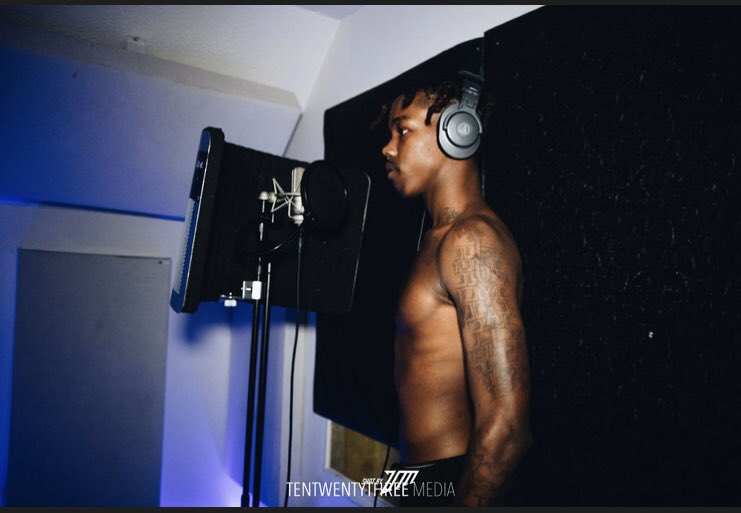 NixkDaSavage's tweet photo. They Ask : How you think of what to say on songs . Me : I Pour My Soul Out 🤫💔✅ https://t.co/CSioSJ1zeR