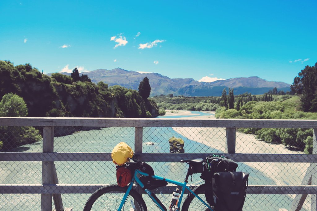 bikepacking4's tweet photo. Acompanied by sunny weather we rolled down the other side of #crownrange down to #Queenstown - also got the chance to check out some tracks around the city #twinriversride #lakewakatipuride. Finished the day with a huge icecream watching the #sundown at the #lake - #birdromance. https://t.co/CqrN7EG28s