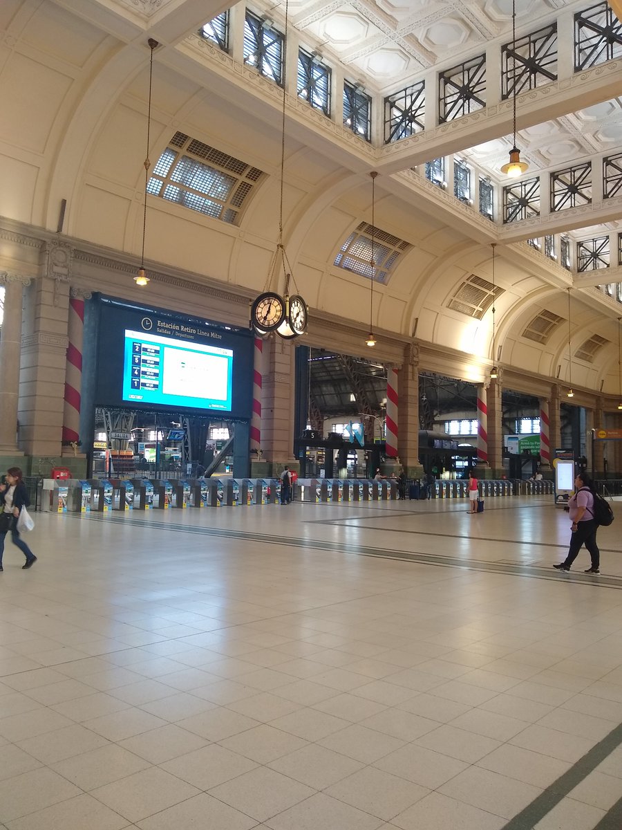 Nzo_News's tweet photo. 7 am estación retiro #buenosnaires , no la cagues Beto...@alferdez https://t.co/pHZQkdkRyM