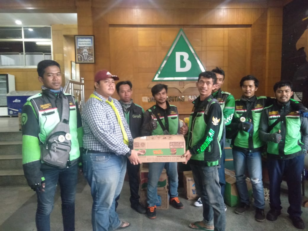 himatalabinawan's tweet photo. Terimakasih Keluarga Driver Online Jawa atas bantuan logistiknya untuk para korban banjir https://t.co/Y8rQC22HfW