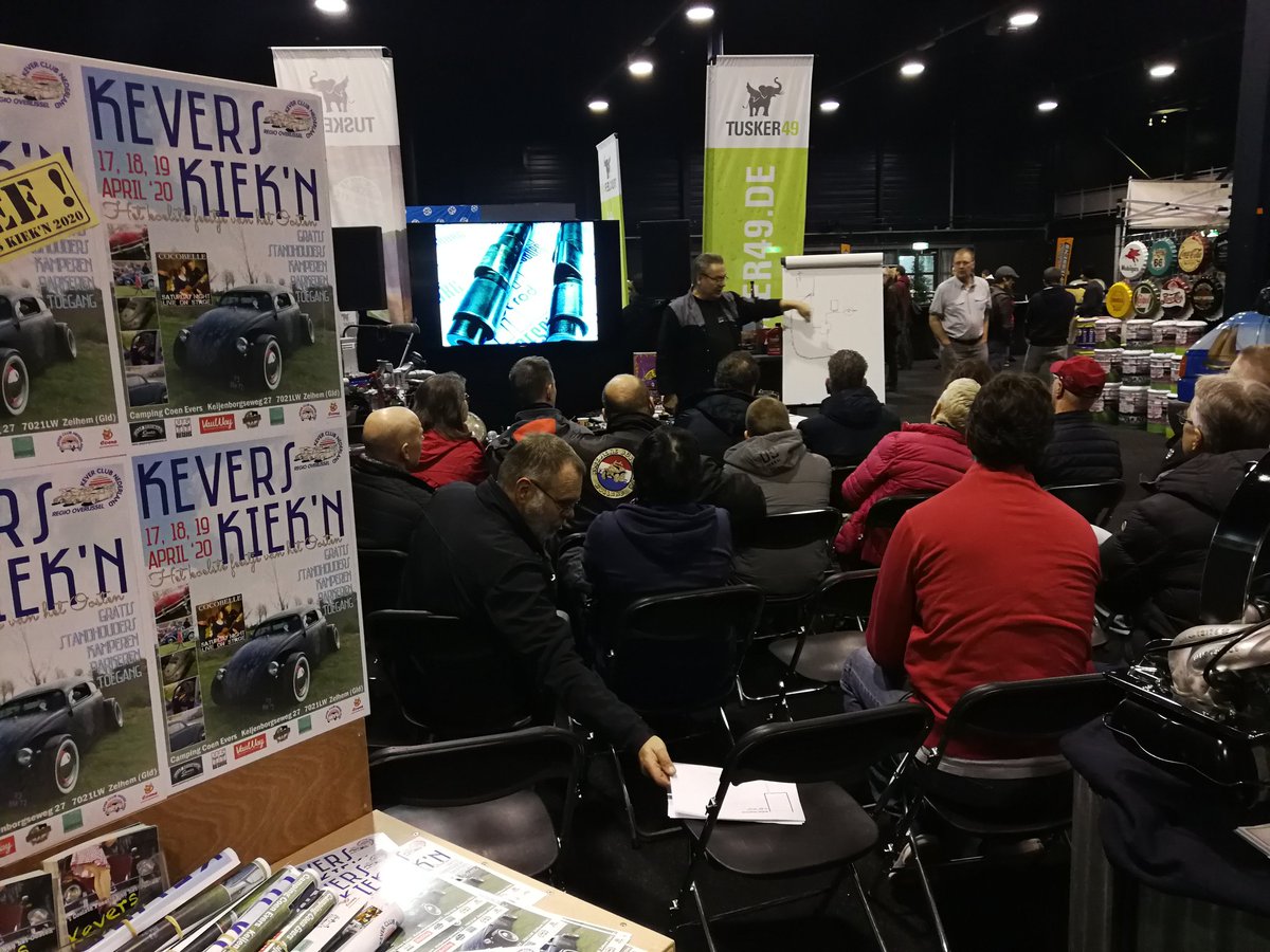 Leerzame momenten bij #HotRod op de stand van #keverwinterfestijn 2020 #Rosmalen 
#Autotron #KeversKiekn #aircooled #volkswagen