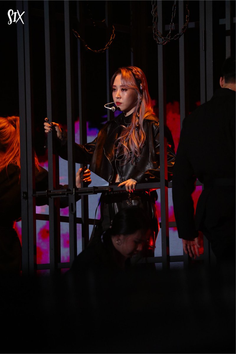 200104 골든디스크어워즈 

😃&amp;😐

#마마무 #문별