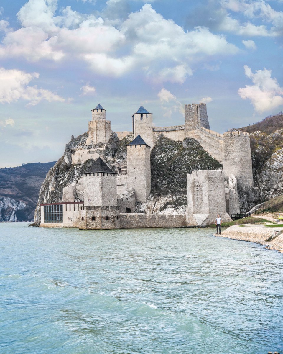 WHAT IF A PLACE SUCKS? Will you still share pics and stories as if you had a good time... or will you be honest? 

Discussion on my latest Instagram post from Serbia at instagram.com/p/B65_t1igloK/…