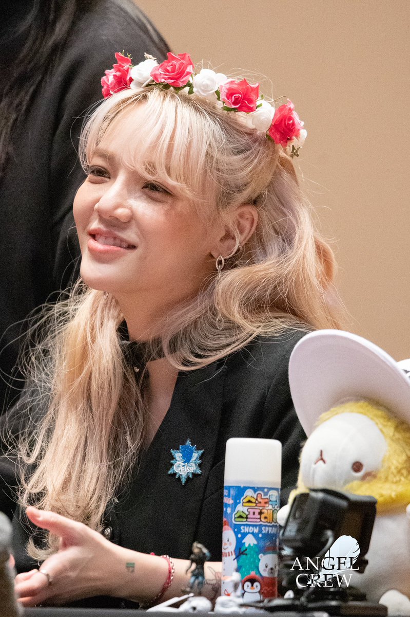 annsk0430's tweet photo. 2019.12.6
 AOA New Moon 팬사 인회
#Jimin
#지민
#AOA
#Newmoon
#comeseeme https://t.co/hvvtaqyZK0
