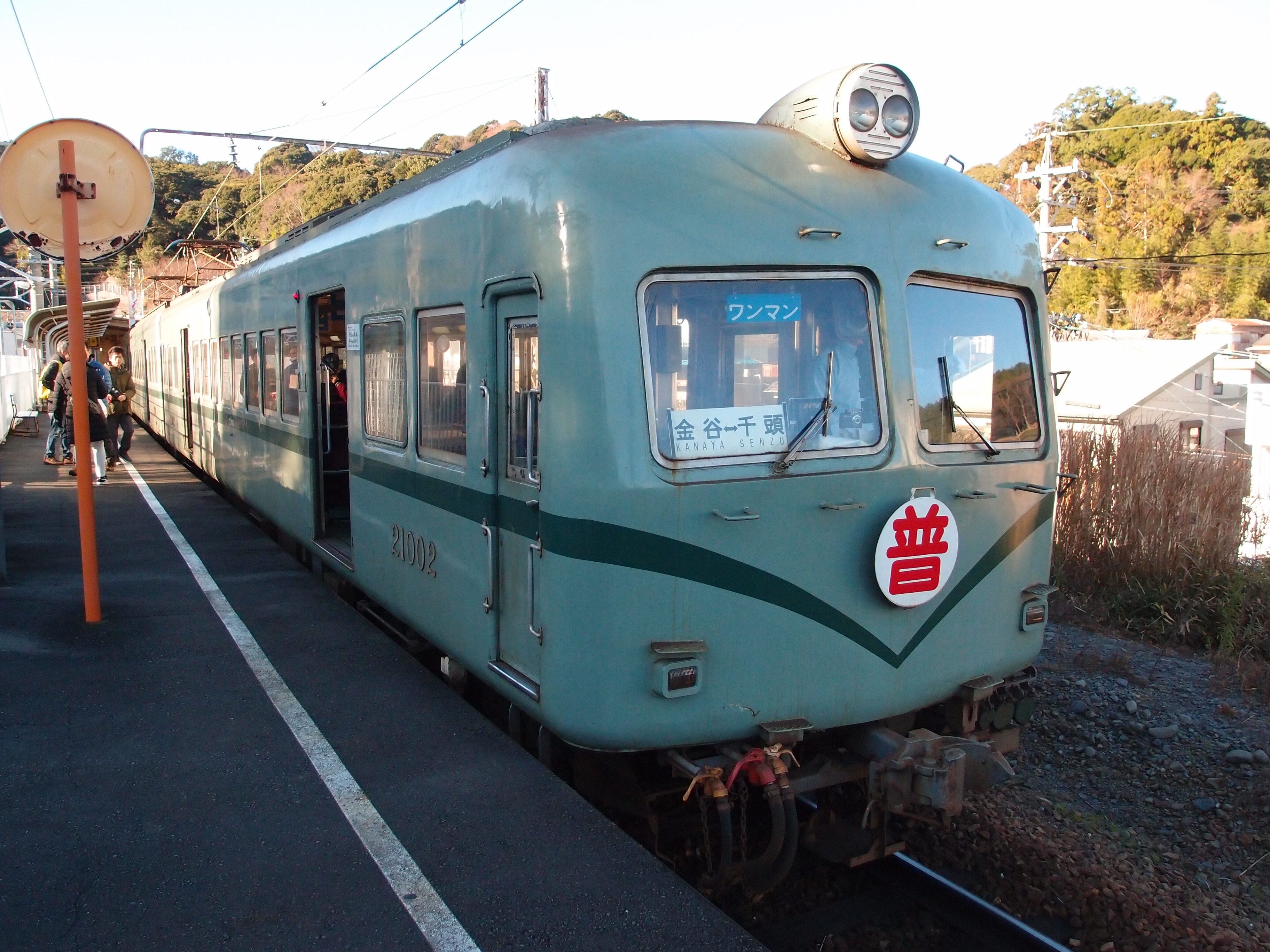 和美 新年最初はレトロな電車は昔関西を走っていたそう 終点千頭駅からはトロッコ列車 ここは旅番組でもおなじみ大井川鐡道 途中の区間では アプト式という特殊な仕組みを利用しています 機関車の側面イラストがわかりやすいですが レールの間に