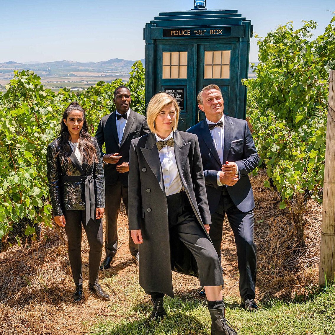 adrianpgibson's tweet photo. Loved finding out yesterday that #thedoctorβs #tuxedo look from #spyfall was actually #paulsmith carefully customised by the very talented #rayholman with additional #rainbow trim π #doctorwho #british #menswear #fashion #scifi #geek #outofthisworld π https://t.co/urjgJvduCo
