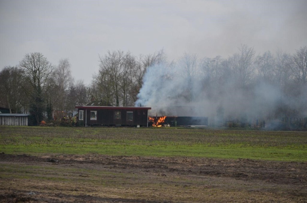 Tiener ontdekken brand in schuur Kiel-Windeweer; brandweer voorkomt erger..