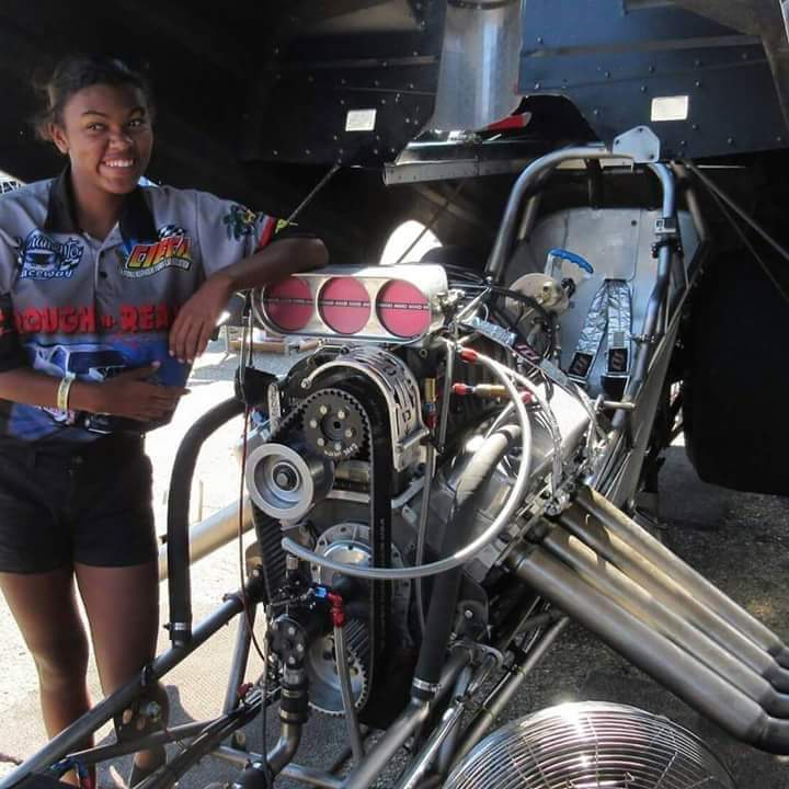 ColinThompson70's tweet photo. Welcome home champ!
Was indeed an honor and pleasure bumping into Jacqueline Williams, team member of California drag race team Rough N Ready Racing, the #CIFCA champions. 🏆🥇🔥
#BermudianExcellence. 🇧🇲 https://t.co/wVJ3hMw9tp