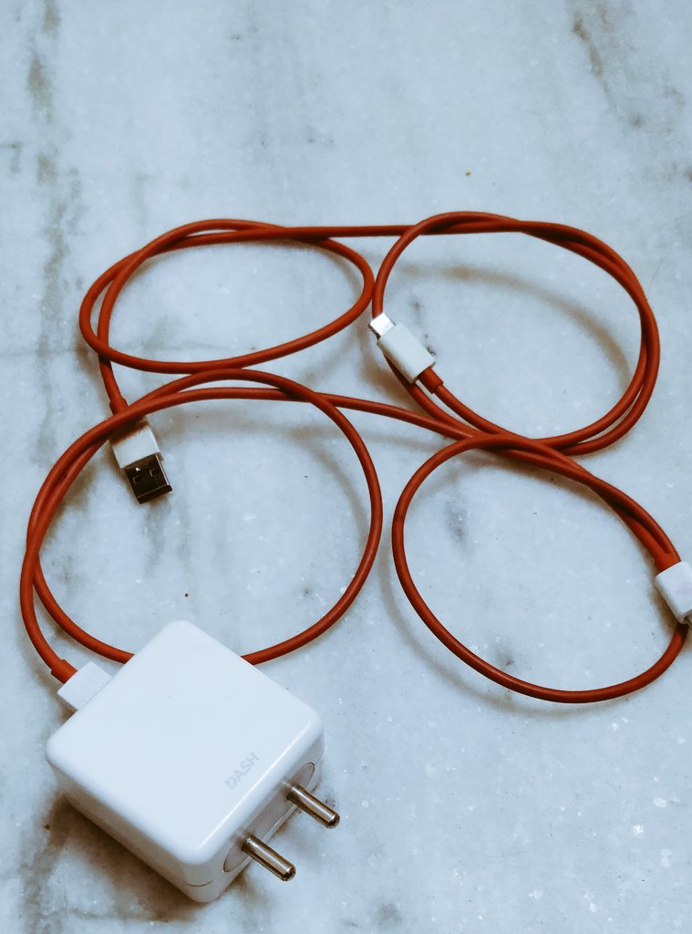 Rahulrahs's tweet image. OnePlus 
Here's the red cable I spotted team 
#RedCableClub #RedCableChallenge
#OnePlus  
@OnePlus_IN 
@oneplus